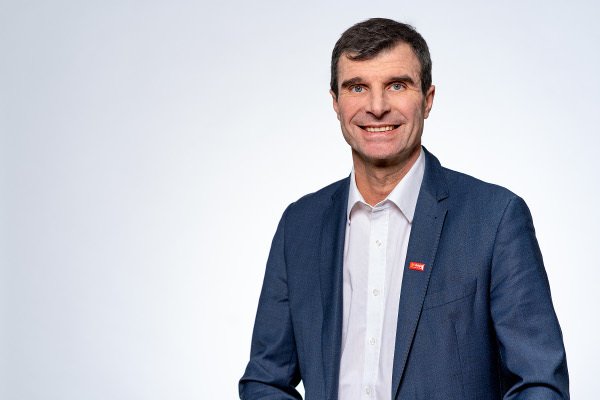 BASFAgro's tweet photo. Personnel Changes: Vincent Gros will succeed Markus Heldt as President, Agricultural Solutions, Limburgerhof, effective July 1, 2019. 

#basf #personnelchanges #management #agriculturalsolutions 

https://t.co/tZXfmcv2Io https://t.co/dwn94kAmM3