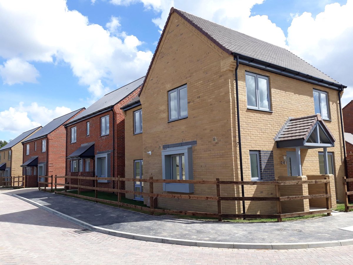 RossBryant19's tweet image. A busy day on site at the Willows, 5 more completions for market sale! #TeamRadian  @RadianHomes @radiangroup