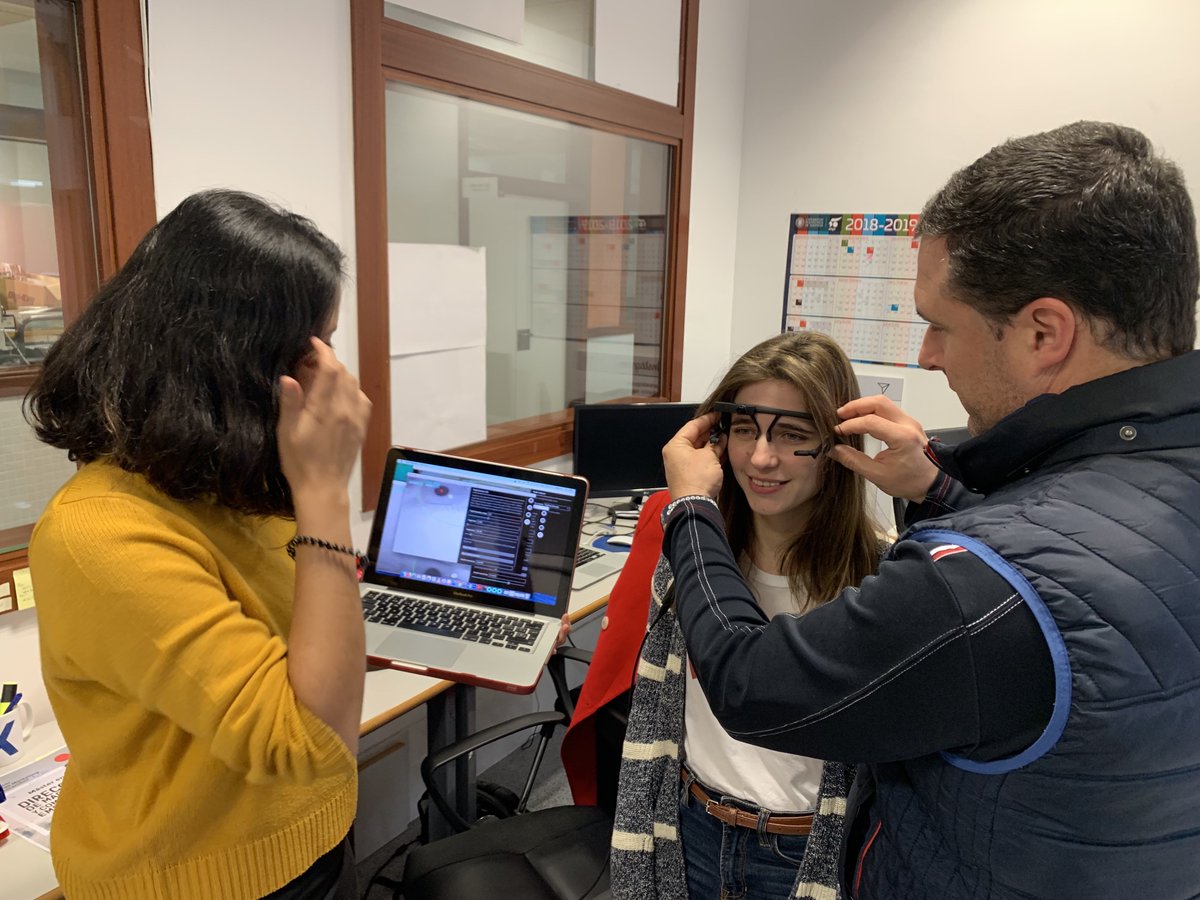 djuarezupv's tweet photo. Probando y configurando nueva tecnología en el laboratorio 👌#neuromarketing #macom #Marketing 
@marketingupv https://t.co/mqg011Sk1B