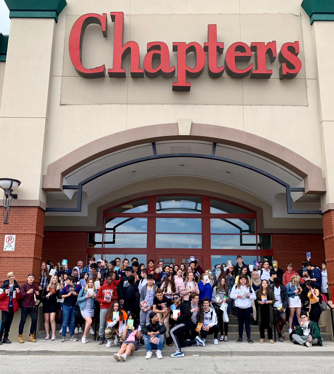 Kristindanielle's tweet photo. Book Love trip to Chapters! 📚❤️🤓#westlanereads #dsbnreads @spartannation_ https://t.co/weWvokEwDT