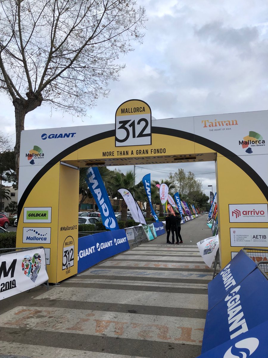 fatdadstours's tweet photo. The Fat Dads are here and ready to ride #Mallorca312 look out for our pink jerseys. https://t.co/c5kepTfxYX