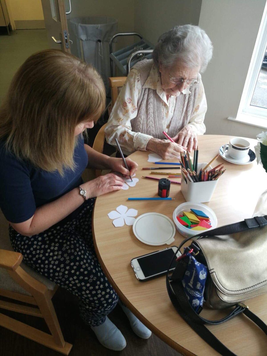 Arts and crafts session with Marie here <a href="/Dawson_Lodge/">Dawson Lodge</a> !! 😍Fabulous creation!! 👍👌 <a href="/creativemojo/">Creative Mojo Ltd</a> #arts #crafts #wellness @AnchorHanover <a href="/AnchorJobs/">Anchor Jobs</a>