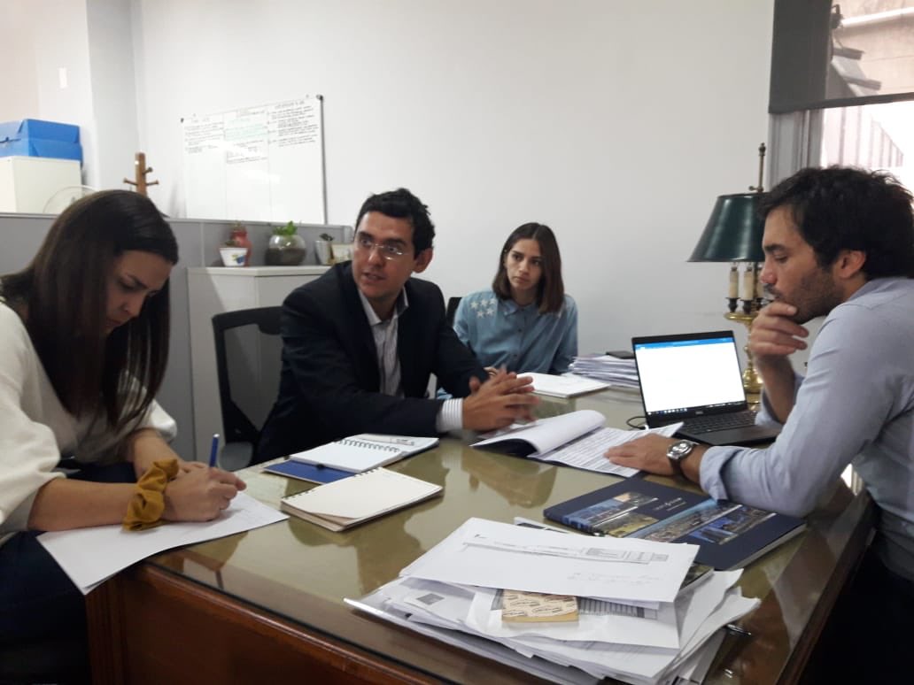 solisg79's tweet photo. Me reuní con Dr Fernando Saenz, director de Asuntos Comunitarios de la Agencia de Adm de Bienes del Estado y con Leticia Zuviria, responsable del programa Vivienda Social al fin de regularizar la situación dominial de 7 sectores de nuestra ciudad a través de Barrios Populares https://t.co/03MAiTztMH
