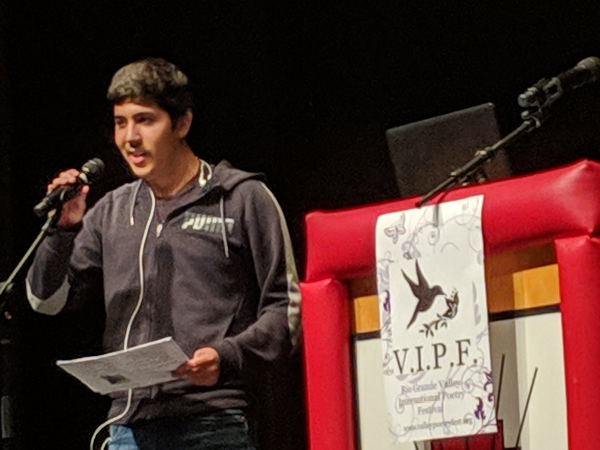 poetmariachi's tweet photo. La Joya Early College students presenting their poetry. @ljechs @GarciaThePoet @rgvipf #OurstudentsOurschoolsOurcommunity #NationalPoetryMonth #VIPF https://t.co/MrwS3Vlcgg