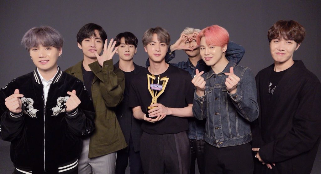 sabuh131's tweet photo. TO KNOW HOW MUCH I'M PROUD OF MY BOYS
I PURPLE YOU💜
#BoyWithLuv4thWin
#BBMAsTopSocial BTS @BTS_twt #BBMAs
Pic1.#BoyWithLuv1stWin:190419
Pic2.#BoyWithLuv2ndWin:190420
Pic3.#BoyWithLuv3rdWin:190424
Pic4.#BoyWithLuv4thWin:190425 https://t.co/DjCxjItF7t