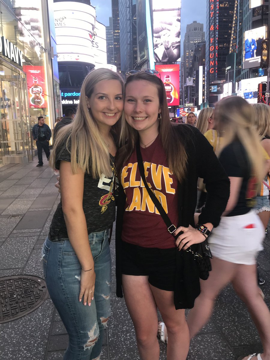 emma_rozek's tweet photo. happy happy birthday to one of my best friends @BSteving !! i am not sure what i’m going to do without you next year!! i hope your day is the best, love you girl!! 💙🎉 https://t.co/r8MjeDsYTk