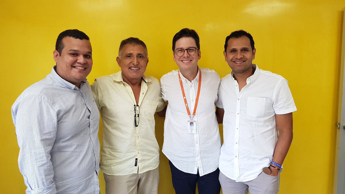 Muy grato encontrarse con quienes viven, gozan, nutren y revitalizan la cultura y el folclor vallenato. Gracias al Maestro Beto Murgas y su hijo por honrarnos con su presencia y sus historias <a href="/elviejobetomurg/">Alberto Beto Murgas</a> <a href="/Betomurgas/">Beto Murgas</a> <a href="/IanSimmonds/">Ian Farouk Simmonds A.</a> <a href="/WRadioColombia/">W Radio Colombia</a> #festivalvallenato2019