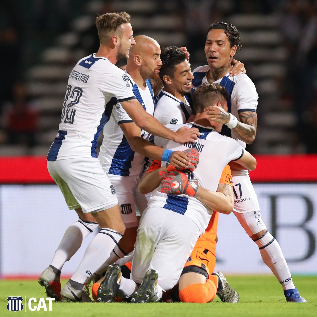 CATalleresdecba's tweet photo. ¡#SORTEOALBIAZUL! Participá por entradas para alentar a #Talleres ante @ATOficial este viernes.

¿Cómo participar? 🤔

👉 RT en la foto.
👉 Comentá la foto etiquetando a 3 amigos albiazules con los que irías.
👉 Utilizá el hashtag #TalleresSomosTodos https://t.co/JdvHExfBHQ