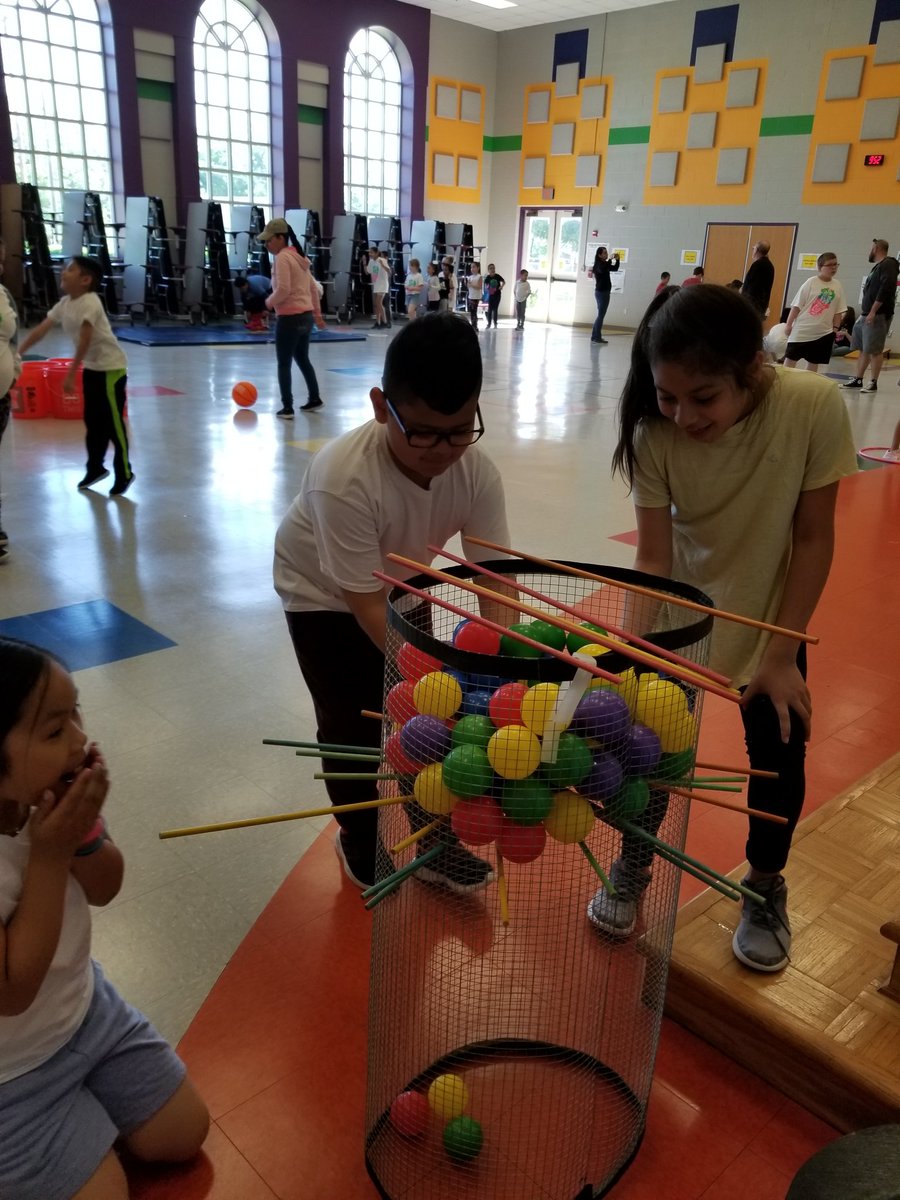 jalawrence17's tweet photo. Celebrating meeting our class goal for the Color Fun Runπ
#finchfalcons #finchliveskind #finchthirdrocks #finchfunrun https://t.co/6oHnivckJa