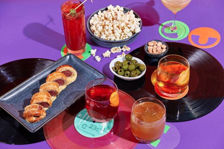 hannaleepr's tweet photo. A new spot from @DHMeyer's #UnionSquareHospitalityGroup? 🍸👌 @NYTimes' @FloFab calls soon-to-open @CedricsatTheShed "informal and flexible," with "inventive" cocktails, wine, beer and bar snacks. https://t.co/kBYmdeTWkT https://t.co/Fr4vbQb3nb