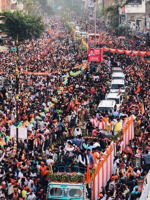 Ra_Bies's tweet image. Modi’s roadshow in Varanasi. Is this for real? If yes, it’s amazing unbelievable