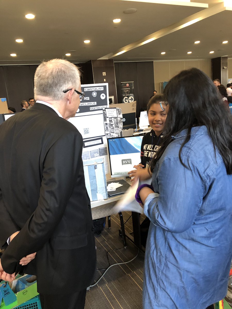 julia_petersen1's tweet photo. Mr.Angeles’ @gallowayrd206 Students sharing with @malloy_john about their design thinking/repurposing projects. https://t.co/a2p7BK1Ej7