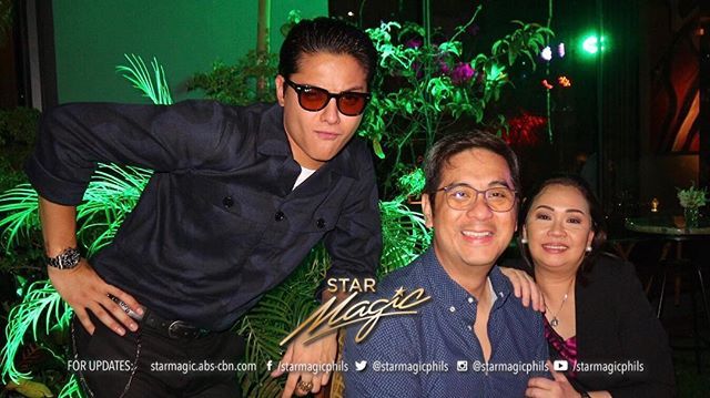 starmagicphils's tweet photo. Daniel Padilla with Mr. Laurenti Dyogi and Ms. Cory Vidanes during his birthday celebration. #Daniel1024 https://t.co/dIzaRYPhe9 https://t.co/DzQoUXC5jW
