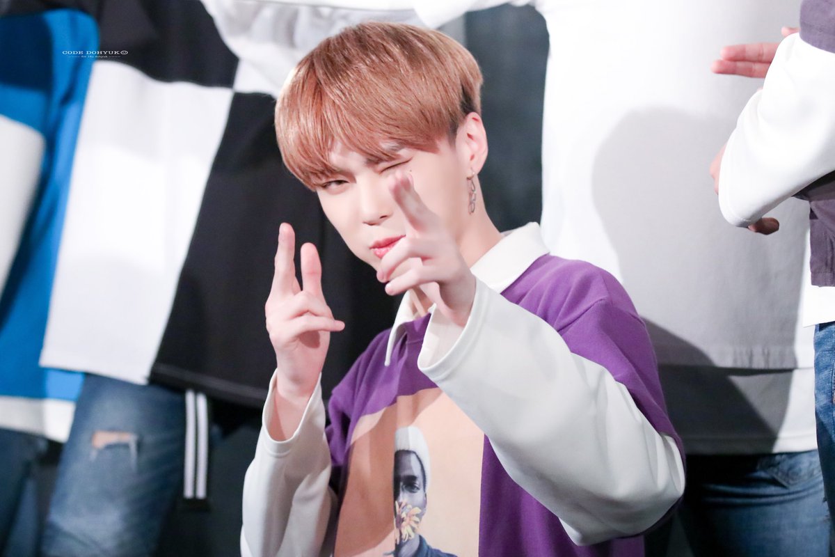 CODE_980116's tweet photo. 190419  2부  포토타임 

우리들의 마음의 버팀목이 되어줘서 고마워
내 인생 그 자체가 도혁이었습니다！만나서 정말 행복합니다. 앞으로도 쭉 잘부탁해❤️
사랑해!!

#원포유 #도혁 #김도혁 #14U #DOHYUK #ドヒョク #ワンフォーユー @14U_JP @14U_official_ https://t.co/L044k2anQT