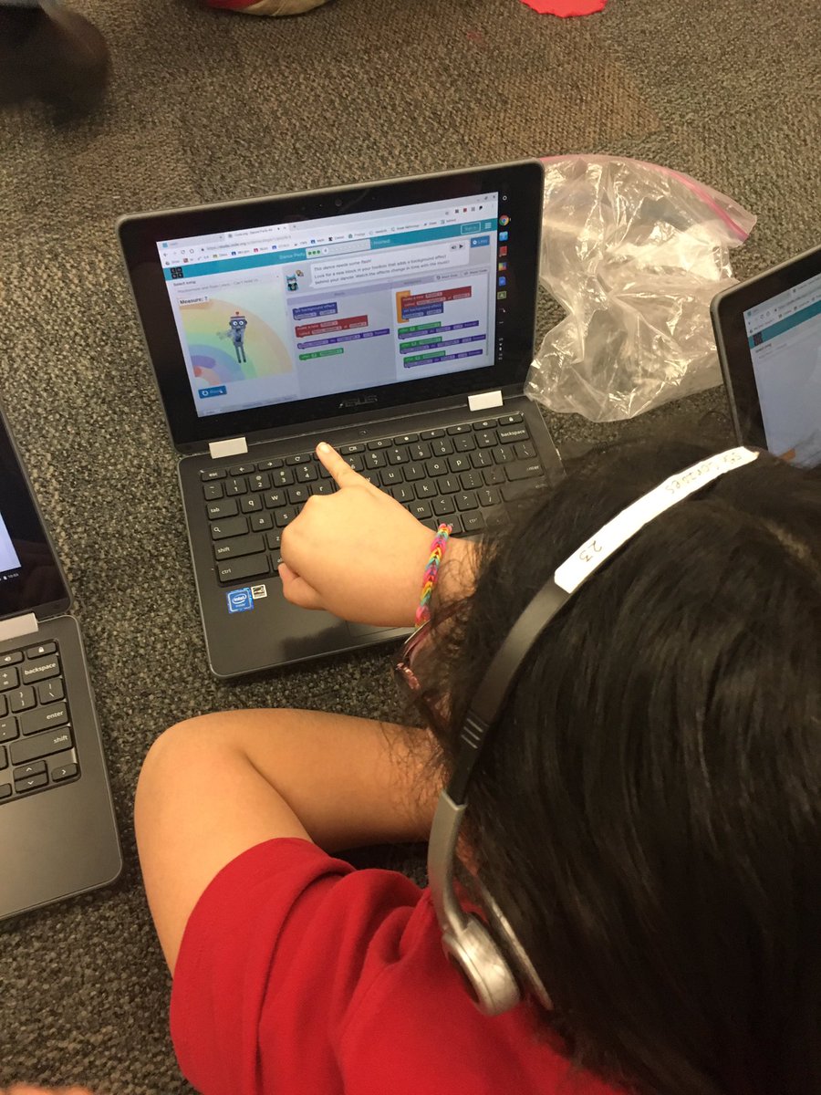 porterkarin's tweet image. 5th graders at FBE in @CFBISD are coding Dance moves using @hourofcode Dance Party in Ms. Sandoval‘s Music class. #codingiseverywhere #newdancemoves #DLSEdventures @CFBDLS