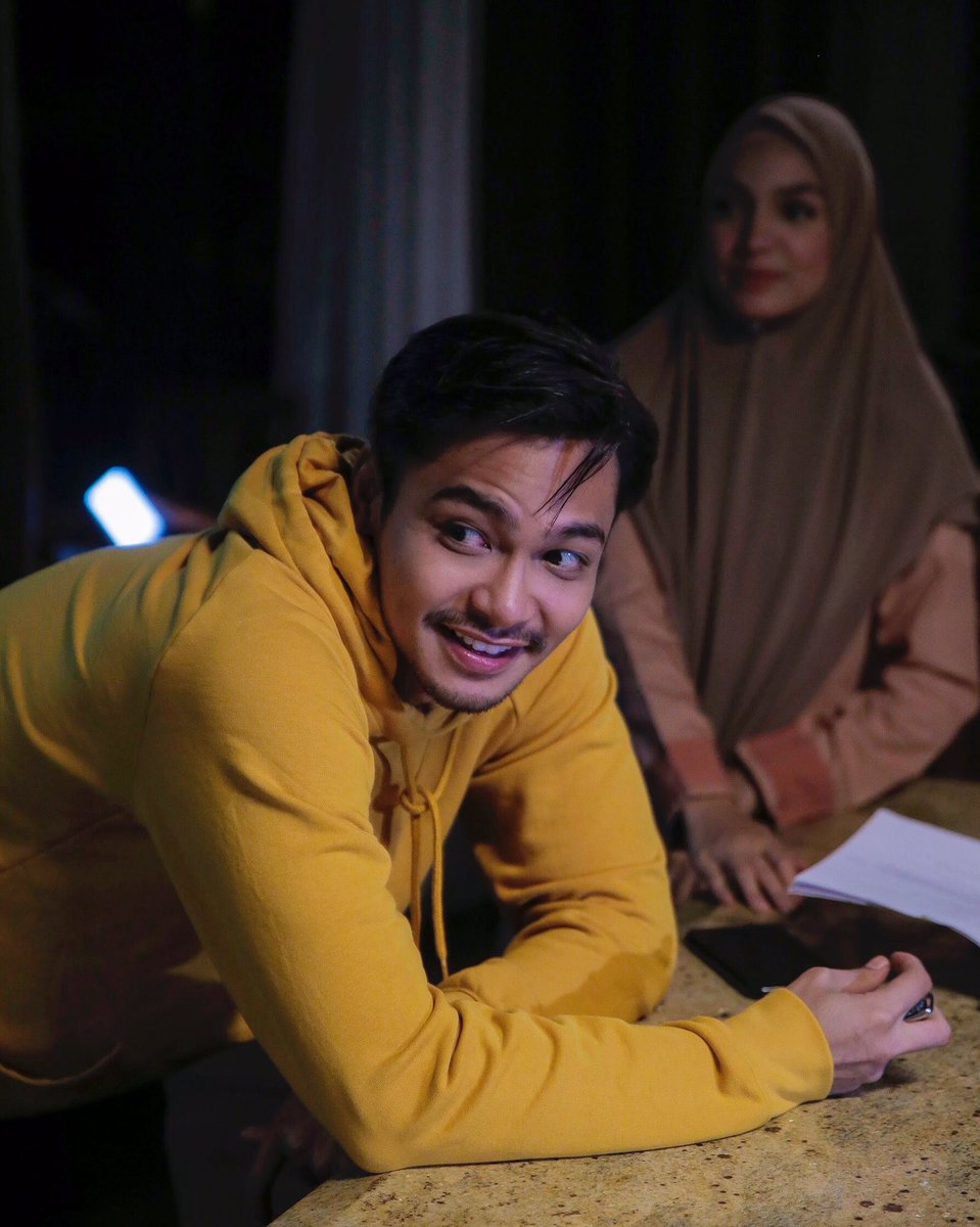 iSyafiqKyle's tweet photo. Sebuah penutup yang sangat mengesankan. Terima kasih untuk semua yang setia menjadi pemuja naskhah yang terlalu luar biasa. Ada rezeki kita jumpa lagi. Assalammualaikum - Ustaz Adam.
#nur2 #setulusikhlas https://t.co/GPe62SPQ9F