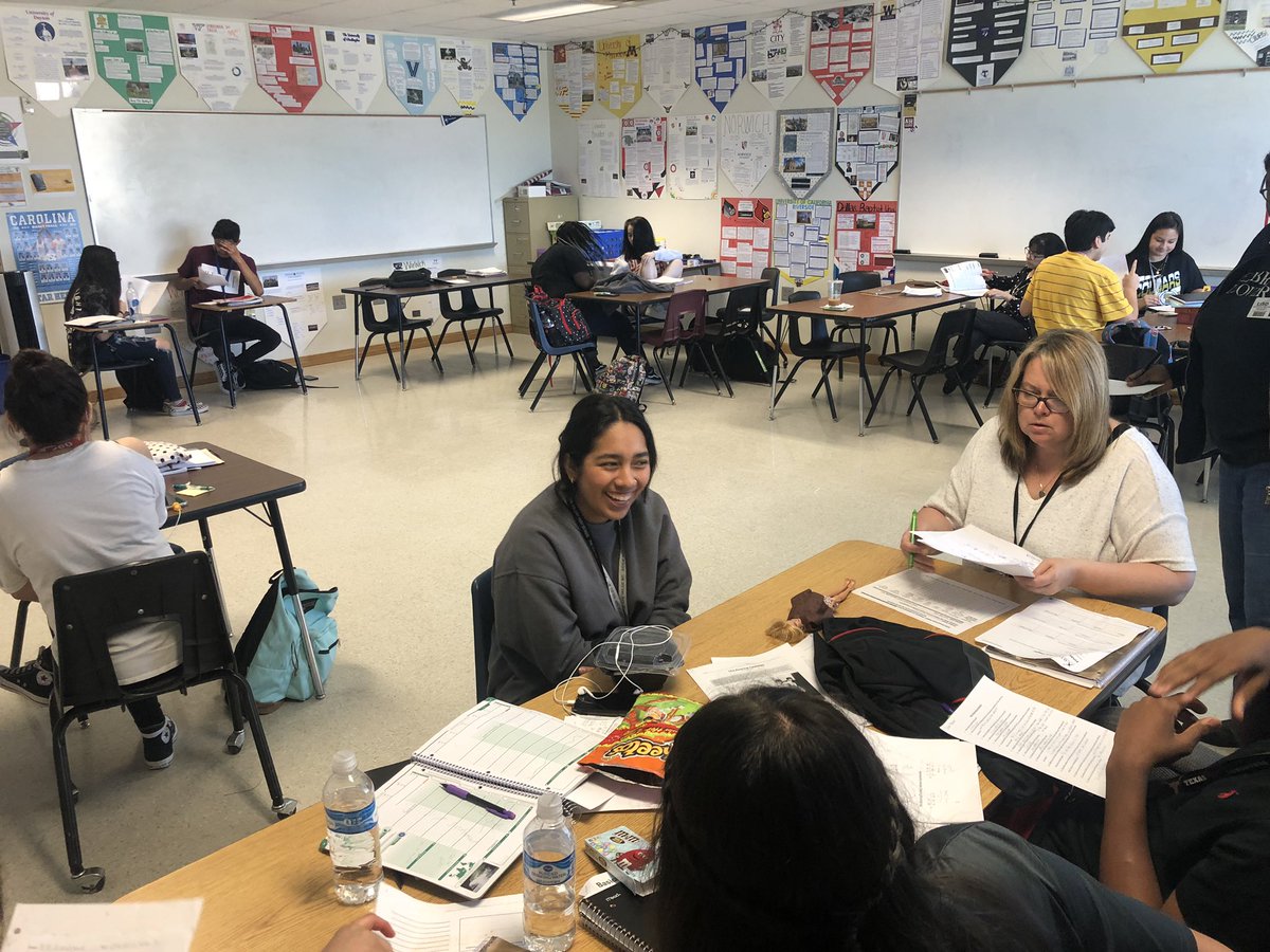 Bgrady21's tweet image. Love watching our @TheColonyAVID Juniors interviewing each other in preparation for college and job interviews!! @EscotoTony @TimE_Baxter @TheColonyHS