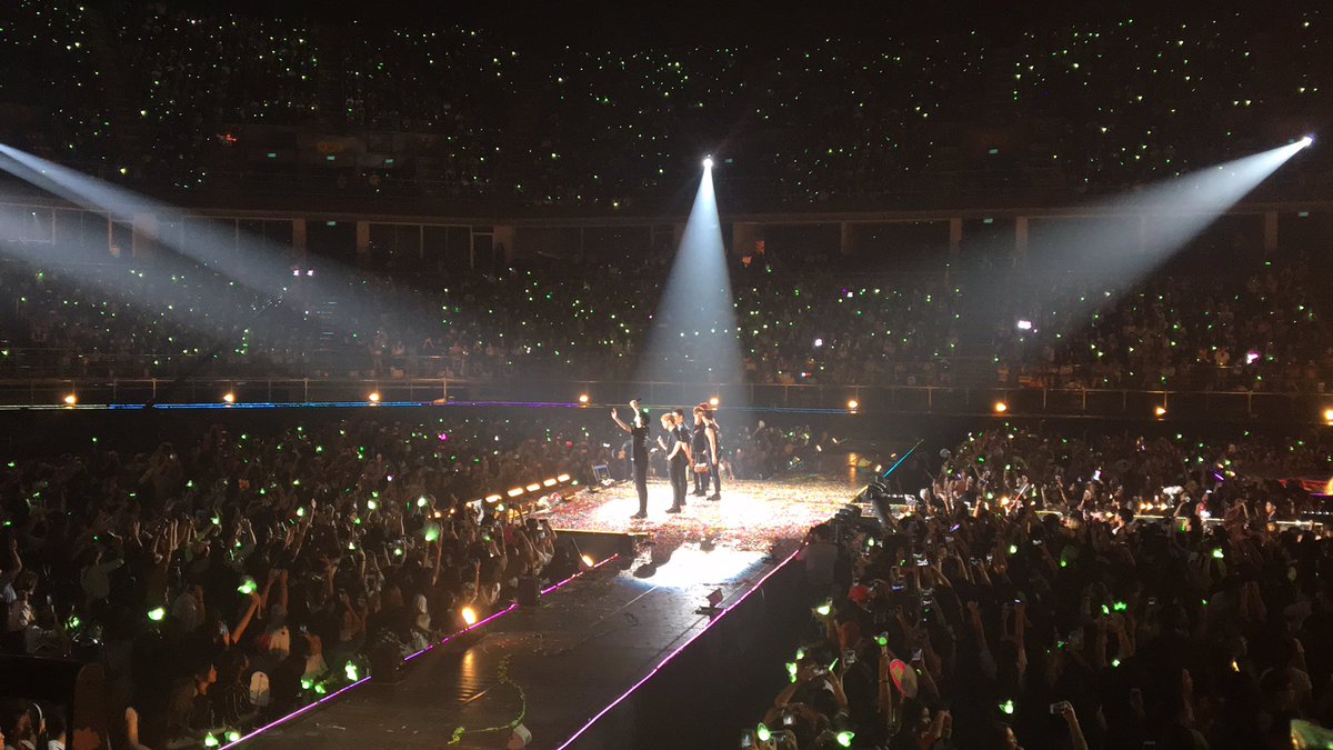 Super_Markrio's tweet photo. ในฐานะเฮดคุมทีมเทรน ปั่นวิว โหวตต่างๆ ที่ผ่านมาบอกตรงๆนะ แม่งโคดจะเหนื่อยเลยอ่ะ แบบนอนตี3ตื่นตี5 โทสับคามือเหนื่อยนะเว้ย ท้ออ่ะ บางทีก็คิดว่าตัวเองทำไรอยู่ว่ะ กูกำลังคุมทีม 100 กว่าคนเลยหรอ บ้าว่ะ...แต่พอดีศลป.ตัวเองได้รางวัล แม่งคือความสุขอ่ะ จิงๆนะ จิงๆ #GOT7_SPINNINGTOP #GOT7 https://t.co/QDGz4tjtay