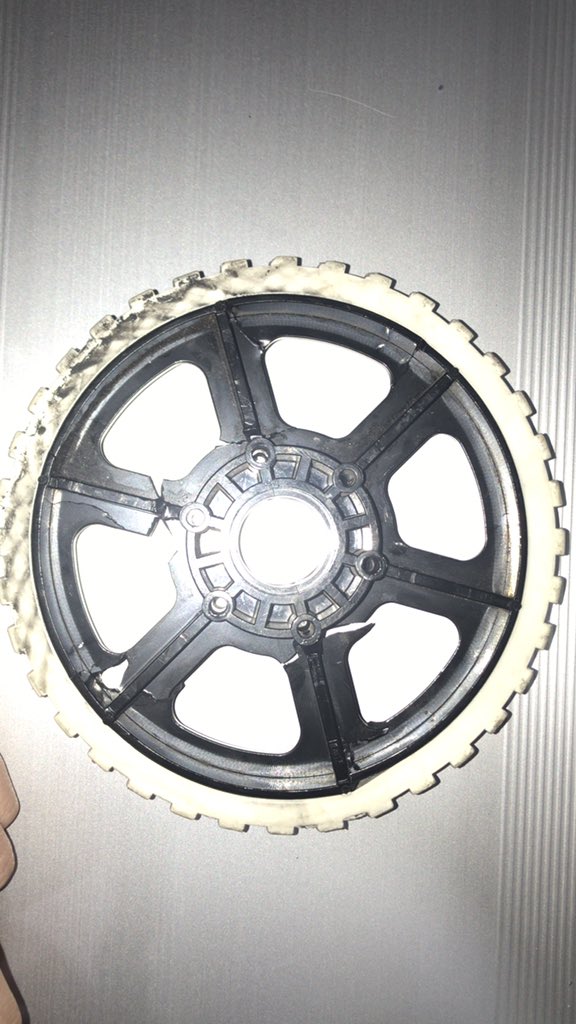 When you add a big boy transmission to your robot 💪🏼#OMGRobots #FIRSTChamp #detroit