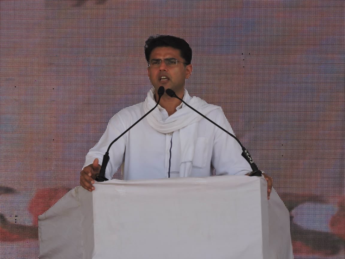 SachinPilot's tweet photo. आज कांग्रेस अध्यक्ष श्री राहुल गांधी जी के साथ अजमेर में आयोजित जनसभा में शिरकत कर सभा को सम्बोधित किया एवं अजमेर की जनता से कांग्रेस को समर्थन देकर विजयी बनाने की अपील की| https://t.co/LNW1VTV8rs
