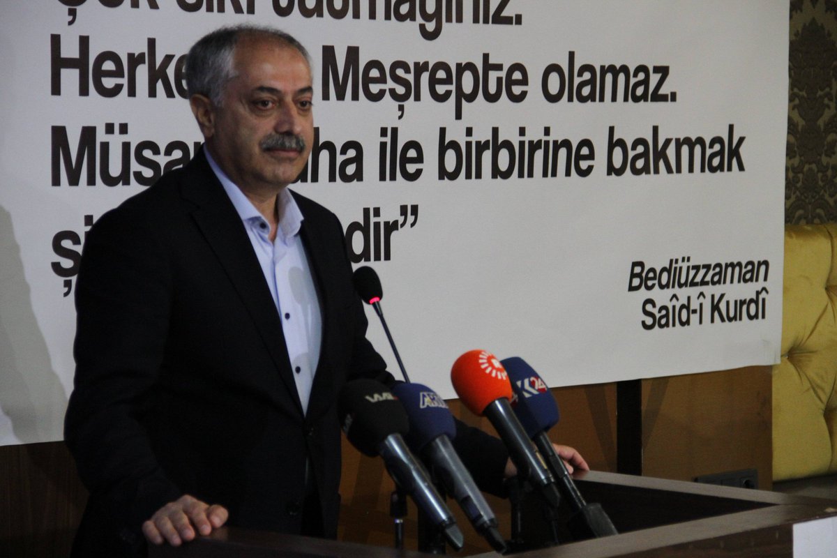 BARIŞ İÇİN BİR YOL
AÇLIK GREVLERİ İLE İLGİLİ DEMOKRATİK İSLAM KONGRESİ ADINA YAPILAN AÇIKLAMALAR;
mezopotamyaajansi16.com/tum-haberler/c…