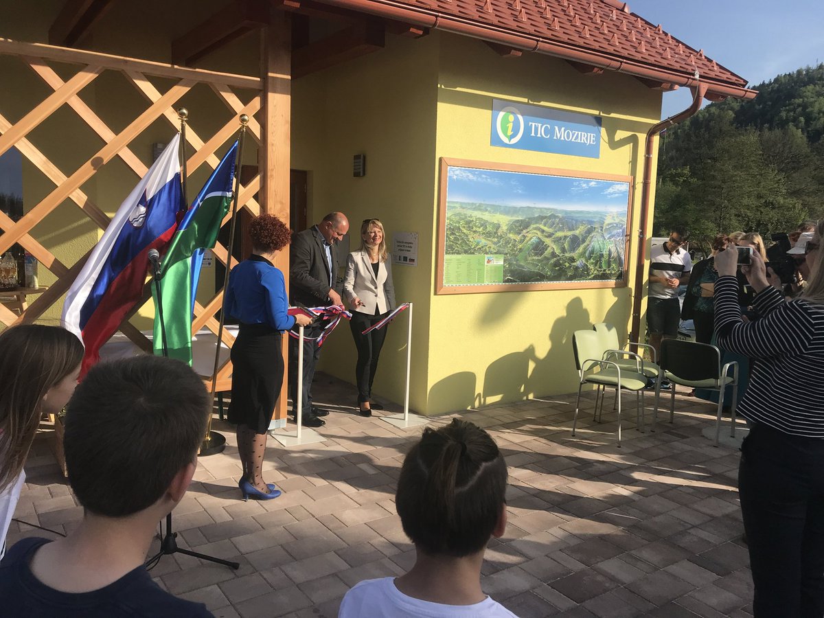 Slovesnost ob odprtju novega TIC Mozirje z udeležbo mag. Maje Pak, direktorice STO: »Mozirje s tem dokazuje, da je sodobna, v prihodnost usmerjena turistična destinacija, ki se zaveda, da gost od destinacije pričakuje doživetje.« 💚
#ifeelslovenia #myway #visitsavinjska