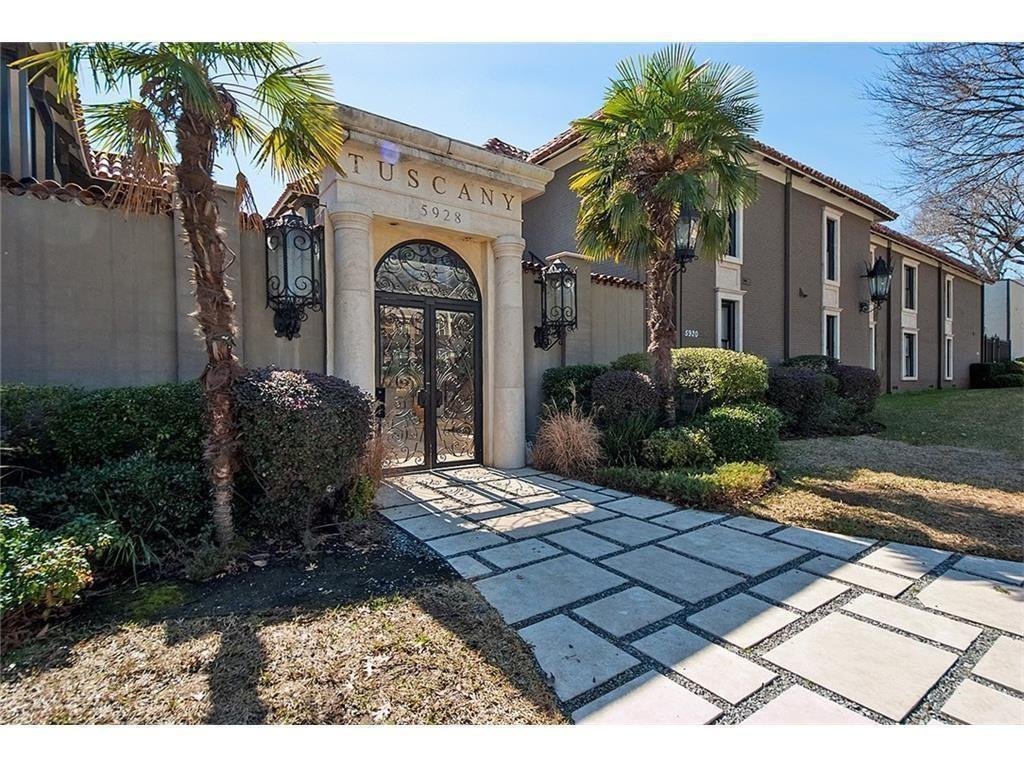 CranstonGroup's tweet photo. #OpenHouse

📍 5912 Sandhurst Ln. Unit #237
🏠 Sat. &amp; Sun. (1-3pm)

#Tuscany #Condo #Dallas #DallasCondo

For more details, private tours, or for any of your #RealEstate needs - contact the #CranstonGroup 🗝 https://t.co/FmNuge3Bue