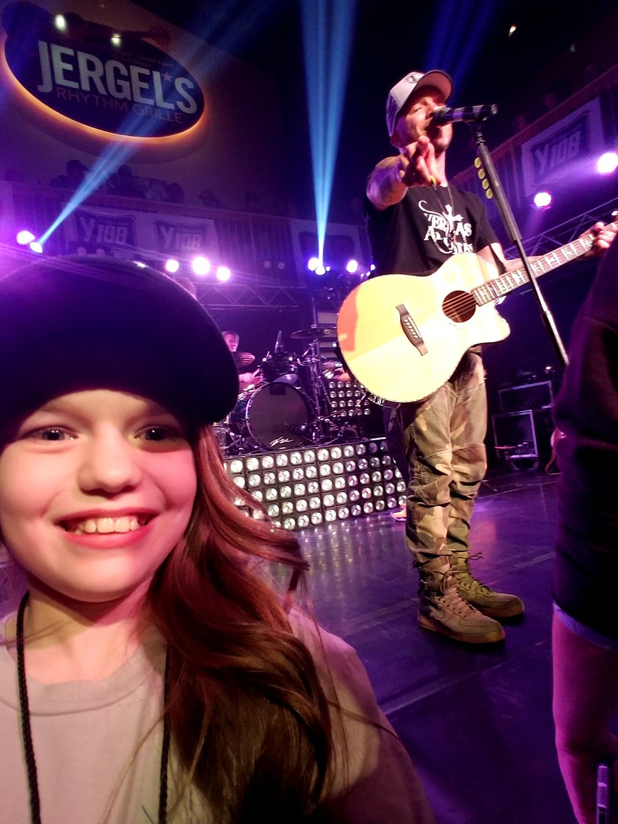 igor4207's tweet photo. @LOCASHmusic today is one of your biggest fans 12th birthday...Kaitlin has had a blast chasin you boys around the country...I love you baby girl #kissingagirl #feelslikeaparty #ilovethislife #DGBTT #summerinatruck @Donna68323932 https://t.co/fabmKBH2qU