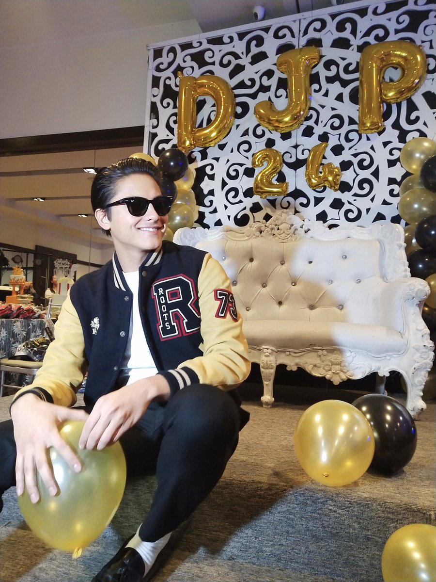 DanielRocksss's tweet photo. Maraming salamat sa 10 taong pagbibigay ng inspirasyon at kaligayahan sa aming lahat. Mahal ka namin Daniel! 💌 Happy 24th bday Supremo! 💋 Enjoy ur day! We wish u nothing but the best! 😘 

LOVE,
UR DANIELROCKS FAMILY. 🤘

"We will never forget"

@imdanielpadilla #Daniel1024 https://t.co/TY6T6Kbtb6