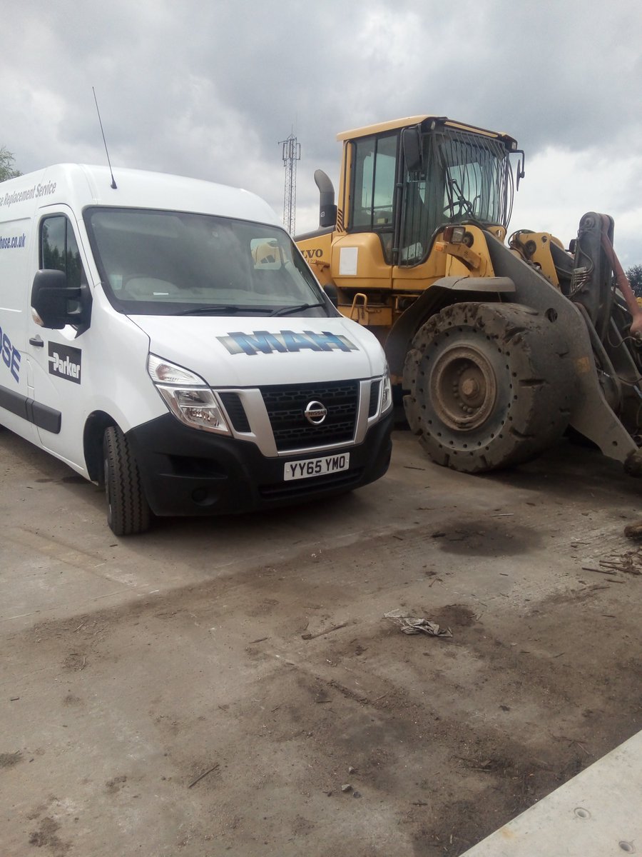 Our Doncaster engineer Luke on the job within the hour! #hydraulic #ThursdayMotivation keeping the wheels of industry turning. #mendahose