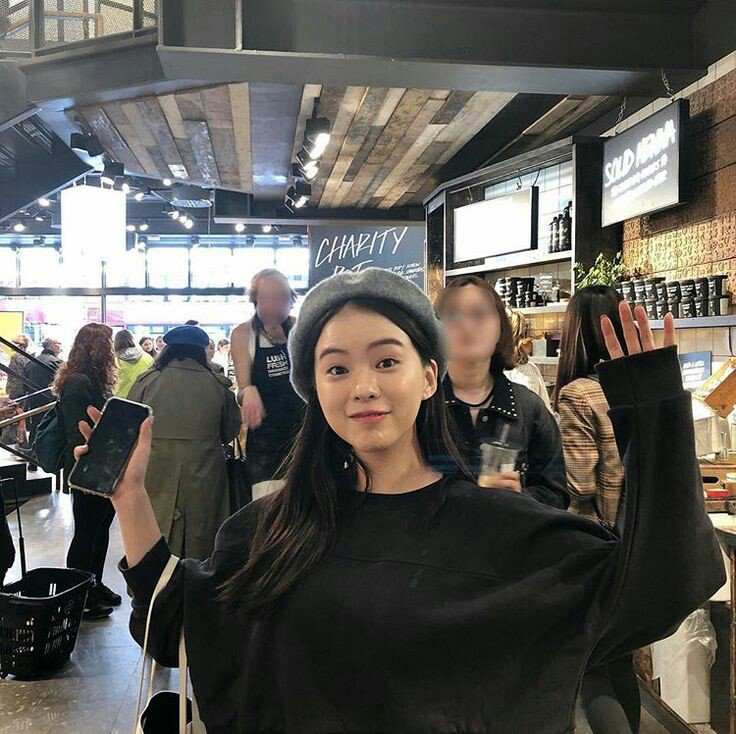 KIMXNAMJOOON's tweet photo. Me : Baby look at me please

Liana : WHAT?! https://t.co/ZsVioRs9gE
