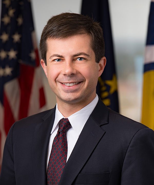 Wow so this is what #PatrickFugit has been up to since playing cop #2 in gone girl @PeteButtigieg