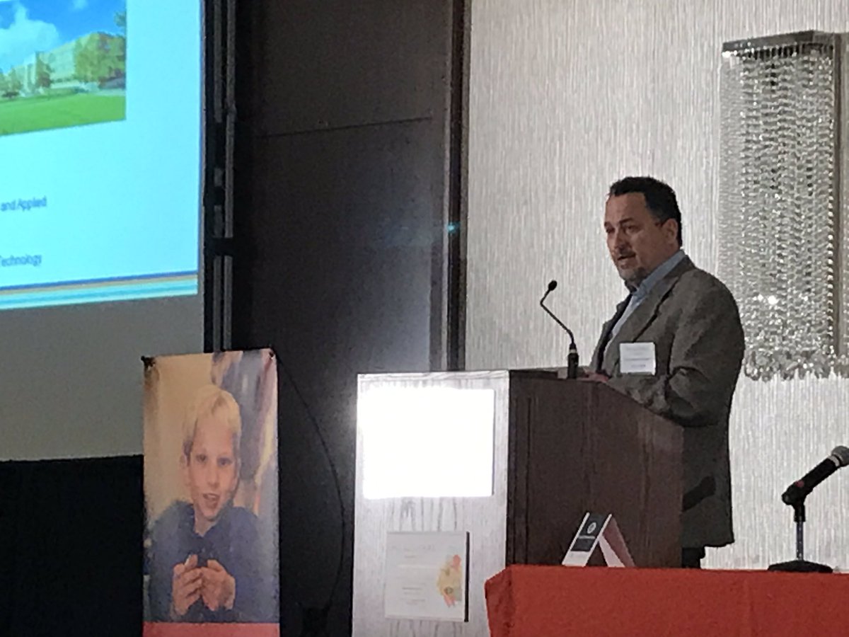 MindshareMidwe1's tweet photo. “We are dedicated to educating the next generation of scientists,” Alejandro Rooney of the Peoria Ag Lab. https://t.co/Zkr43NTsMq