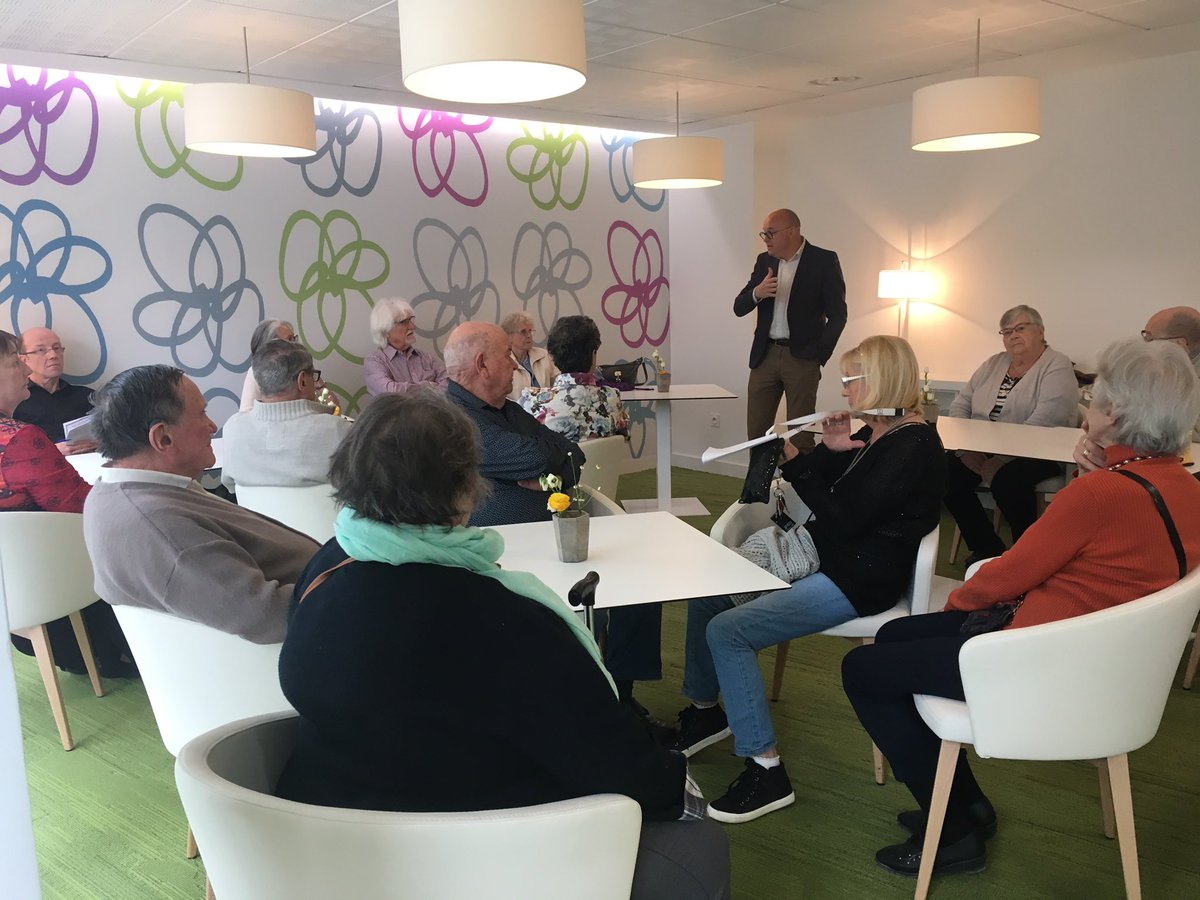 AbdelkrimBordji's tweet photo. @SenTourcoing nos #seniors prennent la parole et s’invitent dans la conférence de presse @EmmanuelMacron en présence de @TF1 au Salon Club @senioriales pour des seniors #actifs #impliques #concernés #FaireSociete https://t.co/Um4P8jJUlN
