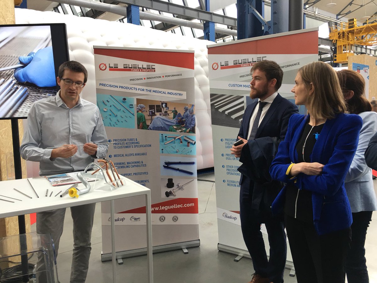 brestoaze's tweet photo. Visite ministérielle @AgnesRunacher invitée par @UIMMFinistere et @LaFrenchFab aux @capucins @BrestLife sur le stand de #damen #Leguellec et @ZF_Autocruise avec collège la Sabliere https://t.co/7jaE4Hp4dM