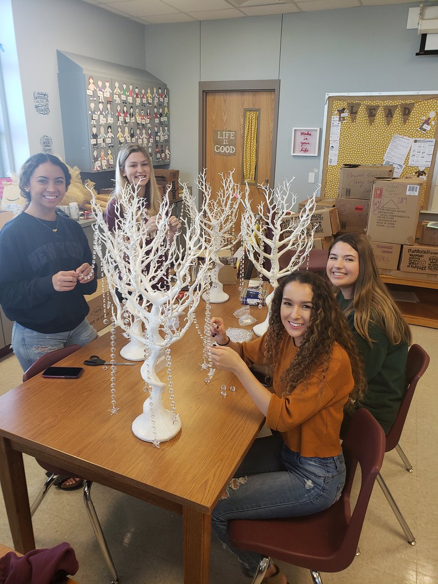 RHSLeadership's tweet photo. We are finishing up on Prom decorations! Buy your tickets now! https://t.co/UeToa81gBX https://t.co/yE4noTEqvk