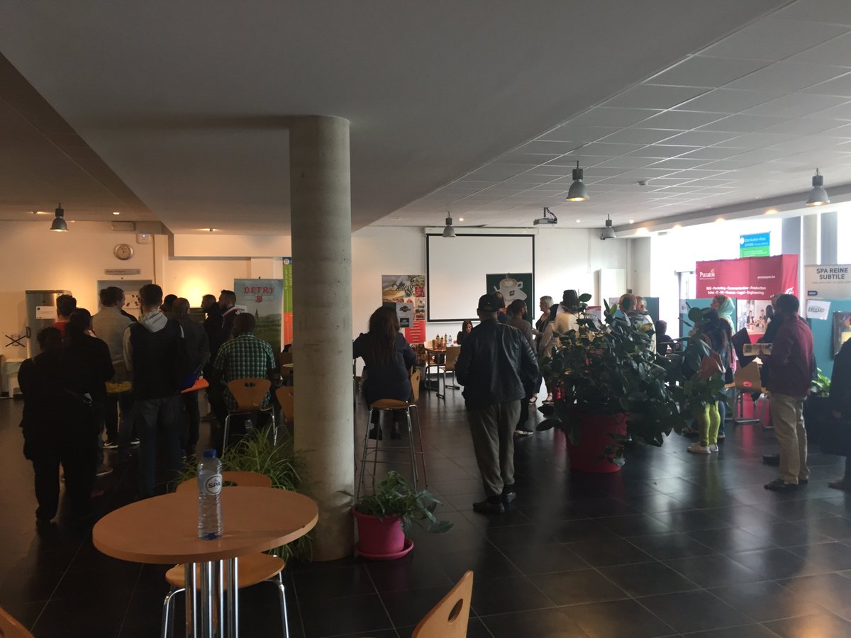 foodatworkFR's tweet photo. Cette après-midi, 150 demandeurs d’emploi sont venus à #FormAlim @LeForem à Verviers pour se présenter aux 13 entreprises alimentaires qui offraient 130 postes à pourvoir. 2 photos pour illustrer la dynamique. #foodatworkdays @fevia_be https://t.co/AnZiBf0YgL