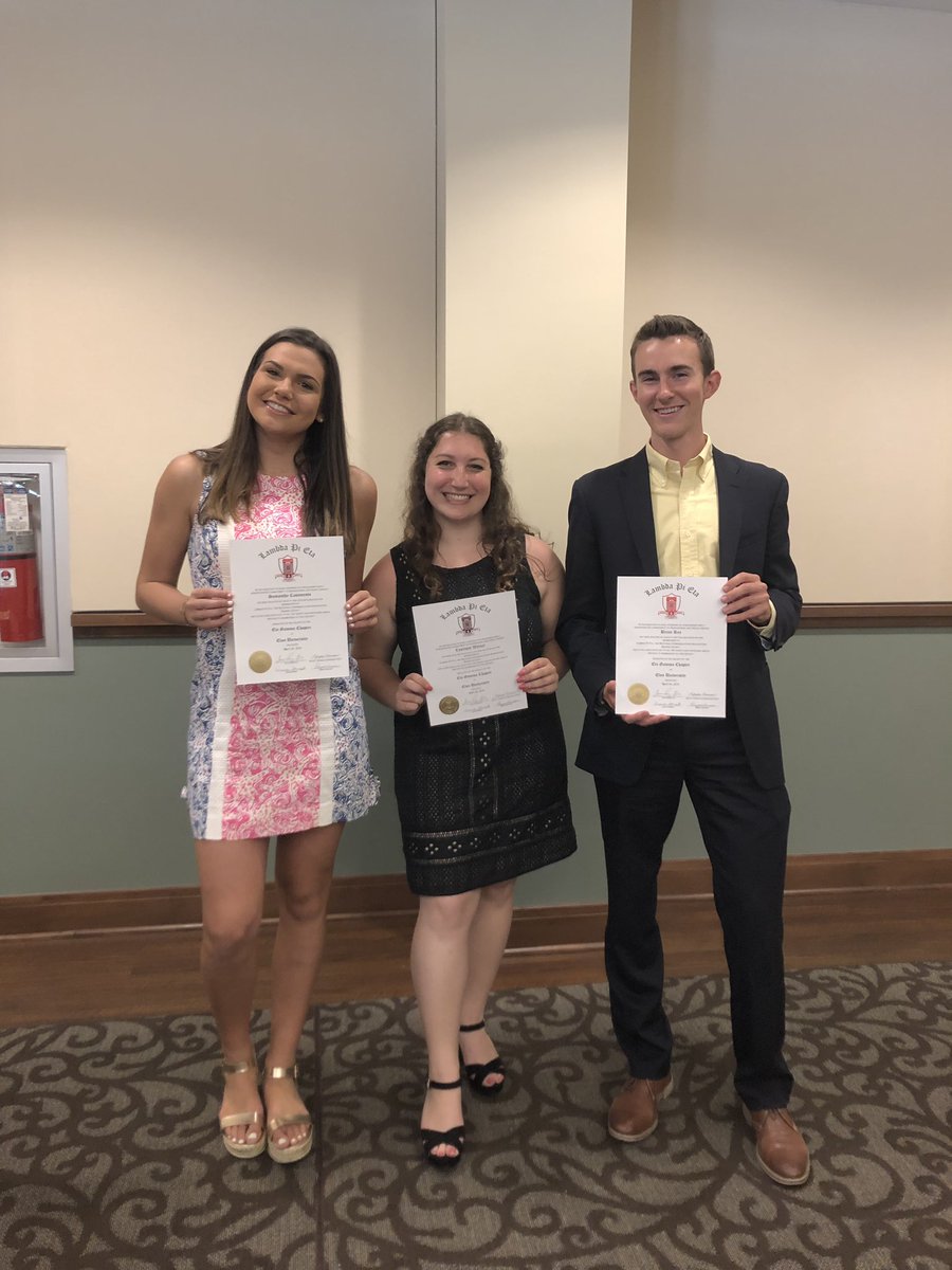 CourtneyWeiner2's tweet photo. Wouldn’t want to be inducted into Lambda Pi Eta (Communications Honors Society) with any other people. Rest of the @ElonNewsNetwork crew missed the pic but we still love them. And yes, even with heels I am STILL this much smaller than everyone else!! https://t.co/87r6GSLWJx