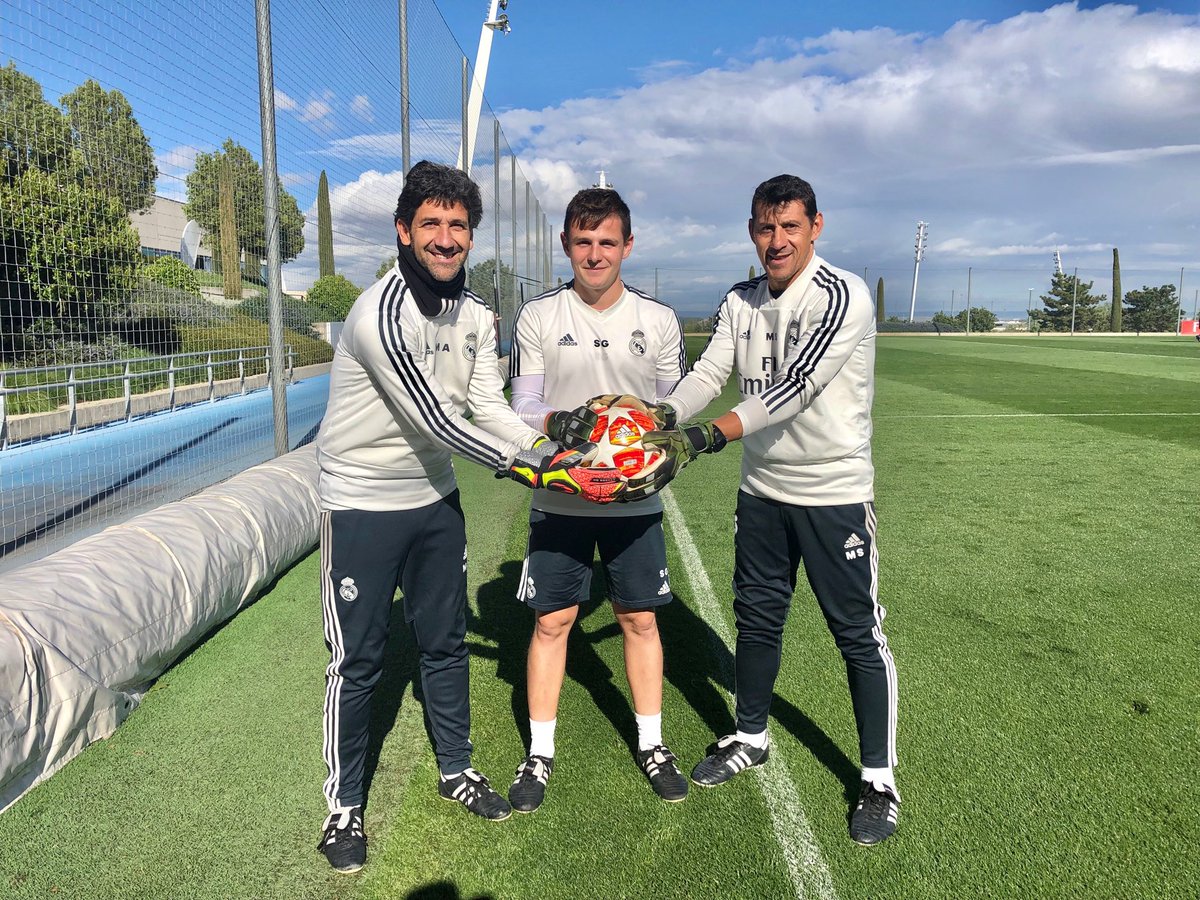 mariosoriaedp's tweet photo. ⁦@HO_SOCCER⁩ ⁦⁦@Sergiete5⁩ ⁦@_VazquezRoberto⁩ #MiguelAngel Gracias por seguir haciendo que disfrutemos de vuestros guantes ✋🏻🤚🏻⚽️ https://t.co/LGI13XcUG5