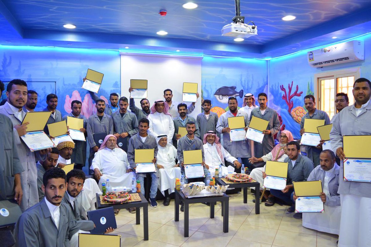 CAF_Yanbu's tweet photo. بختام البرنامج التدريبي الثاني  لبرنامج الملاحة البحرية والصيد #لمركز_جمعية_ينبع_لتأهيل_الصيادين_للتدريب اختتم البرنامج على شرف سعادة مدير الثروة السمكية الاستاذ/أسامه الأحمدي
وكبار الصيادين
رئيس مجلس الجمعية/حامد النزاوي
د.عادل
شيخ طائفةالصيادين
@saadalsuhaimi_ @Ali_Alshaikhi1 https://t.co/Yfq3N2vNv5
