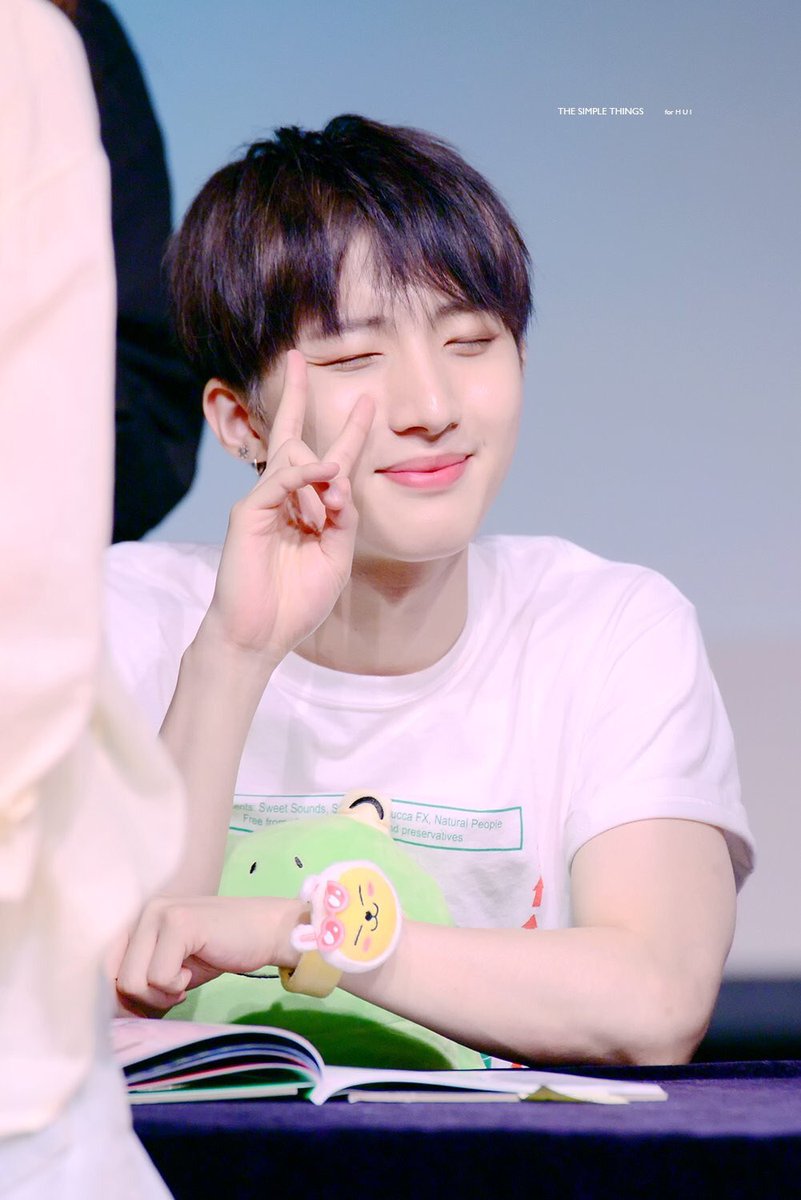 huifiles's tweet photo. 180916 ミ☆ #HUI #후이
↳  the simple things https://t.co/po3WXnRxB8