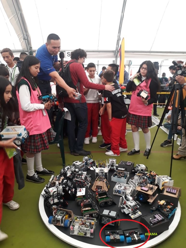 alcaldia_gama08's tweet photo. La admón municipal acompaña y felicita a @IEDTAMARTINROMERO por su participación en #RUNIBOT 2019 este es el torneo de robótica más grande de Colombia y uno de los más importantes de América Latina, obteniendo 1er. LUGAR en modalidad Sumo y 3er. LUGAR en Seguidor de línea Reto🏆 https://t.co/yE0oM3ZMG5