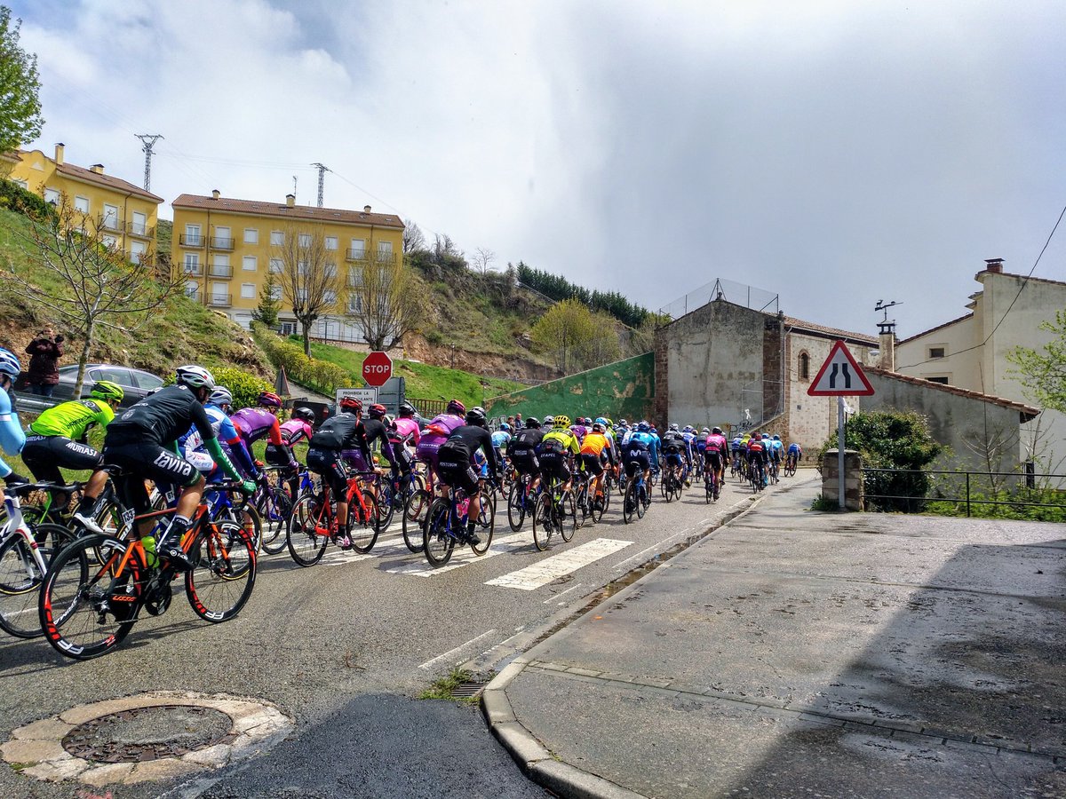 CEIPSNROQUE's tweet photo. Hoy hemos salido a ver la @VueltaCyL #VueltaCyL2019E1 https://t.co/gtOy3YPd1t