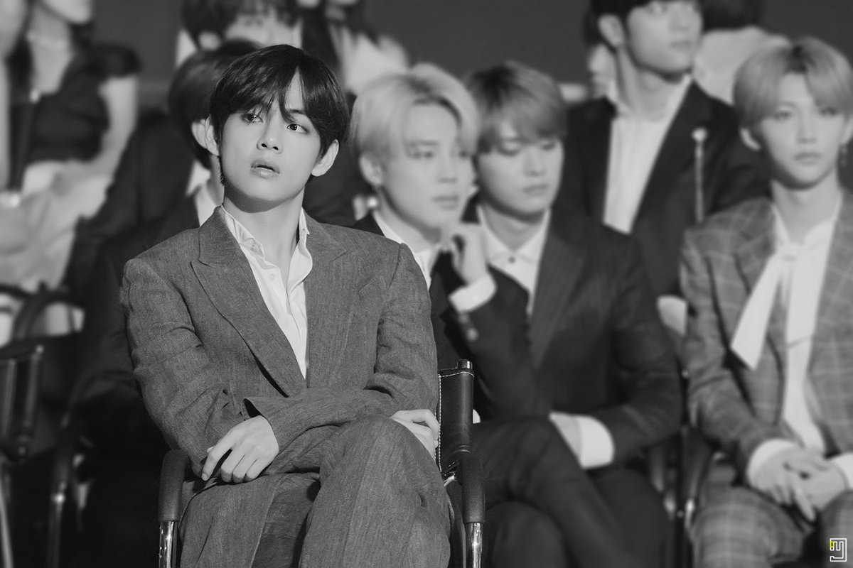 mingga92's tweet photo. 190424 #태형

심장에 맞지 않아도
사랑에 빠져 버리는
천만 개의 화살

그대
피하지 못하리

- 양광모, 봄비☔️

#BBMAsTopSocial BTS @BTS_twt https://t.co/VReJapqCDz