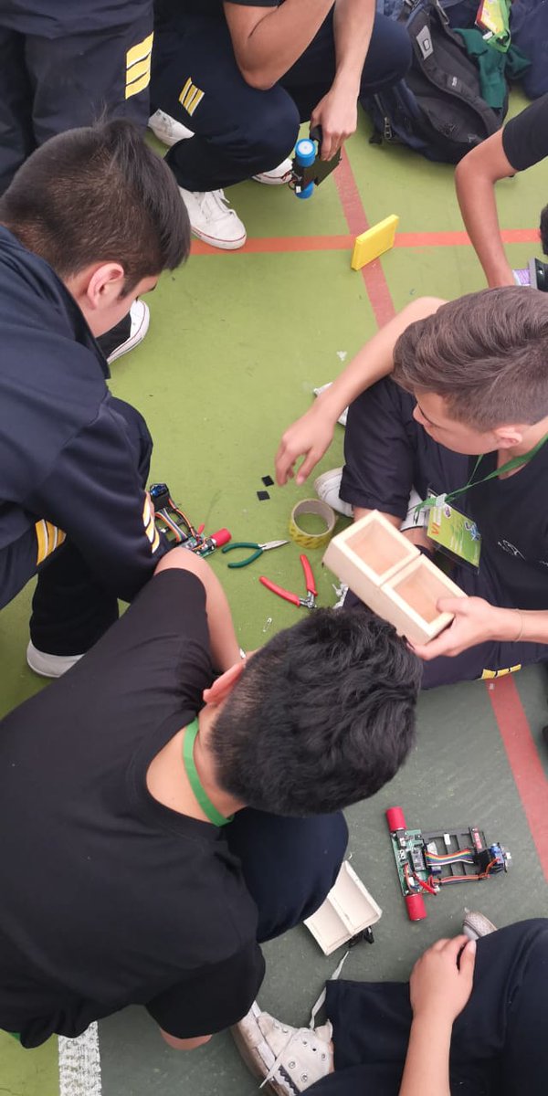 alcaldia_gama08's tweet photo. La admón municipal acompaña y felicita a @IEDTAMARTINROMERO por su participación en #RUNIBOT 2019 este es el torneo de robótica más grande de Colombia y uno de los más importantes de América Latina, obteniendo 1er. LUGAR en modalidad Sumo y 3er. LUGAR en Seguidor de línea Reto🏆 https://t.co/yE0oM3ZMG5