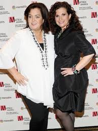 NYWICI's tweet image. Matrix honorees @CINDIBERGER  and @CynthiaMcFadden (2014) pose for a photo opportunity at #Matrix18. @Rosie presented Berger with her Matrix in 2011. Don&apos;t miss #Matrix19 nywici.org/connect/matrix/