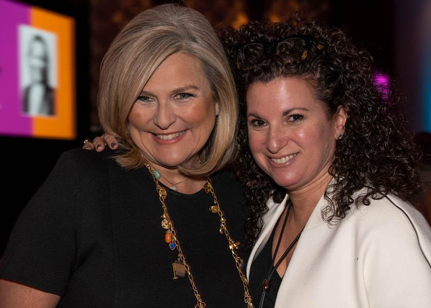 NYWICI's tweet image. Matrix honorees @CINDIBERGER  and @CynthiaMcFadden (2014) pose for a photo opportunity at #Matrix18. @Rosie presented Berger with her Matrix in 2011. Don&apos;t miss #Matrix19 nywici.org/connect/matrix/