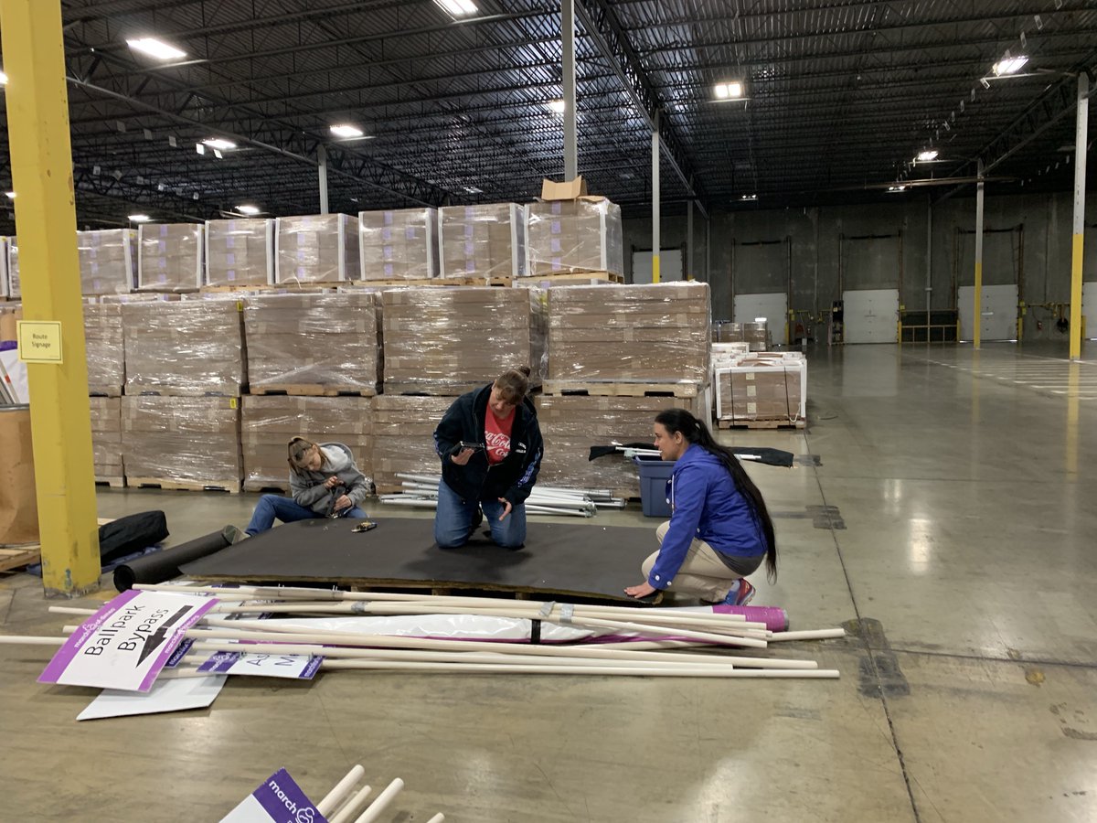 Rebeka_HRM's tweet photo. Living our best #loweslife this Thursday helping out  our local @MarchofDimes prep for their event this weekend! #lowes838 #lowesR21 https://t.co/ilYqBOXYup
