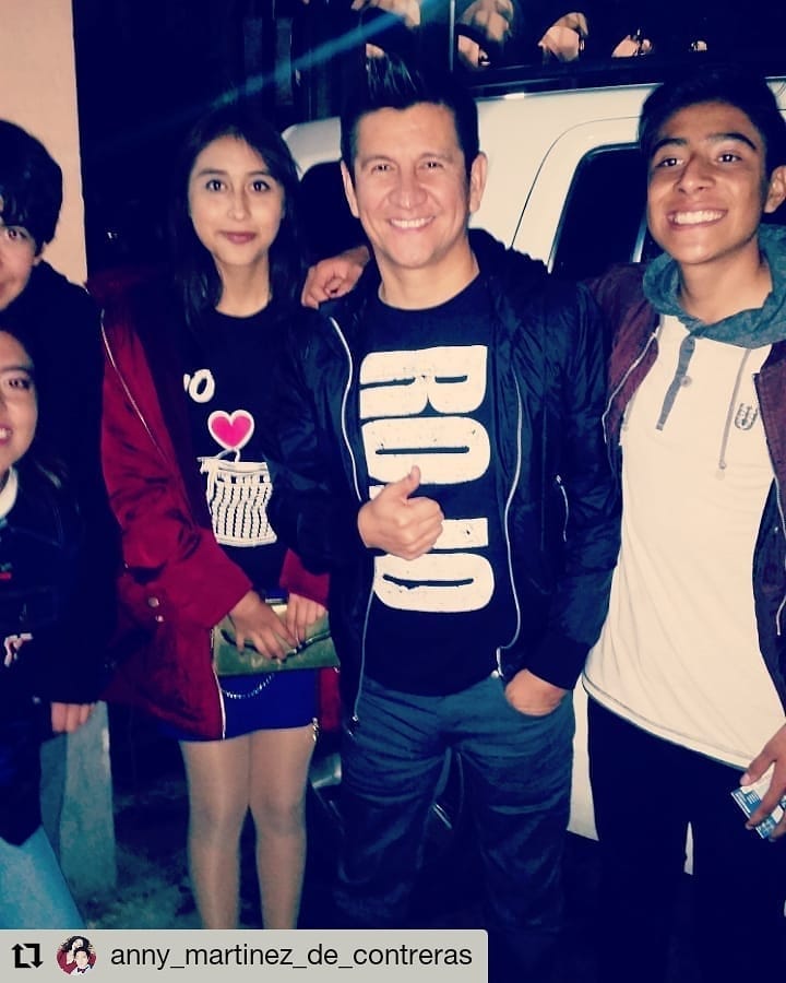 RealRojoOficial's tweet photo. #Repost @anny_martinez_de_contreras
• • • • • •
Otro recuerdo con más amigos, fue una noche increíble en el #TeatroMorelos #rojo #gruporojo #bandarojo #Fotoconrojo #fotoconamigos https://t.co/TBXn42PkLr