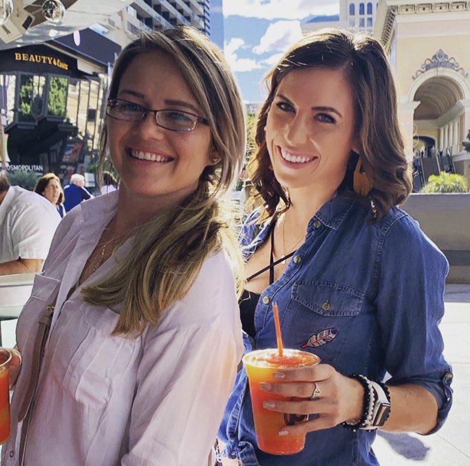 kathryneeeee's tweet photo. stay close to people who feel like sunlight ☀️ 
•
•
•
#lasvegas #bestfriend #behappy #photooftheday #liveinthemoment https://t.co/q6OiKgxKUt